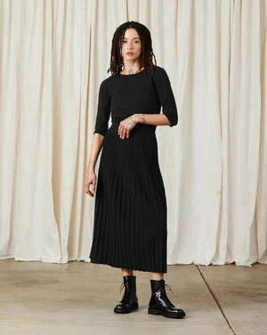 Ali GoldenKnit Pleated Skirt - Black 2 Ali GoldenKnit Pleated Skirt - Black - Image 2