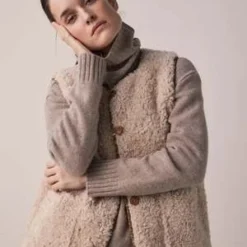 A MenteAmente Reversible Vest - Oatmeal Brown