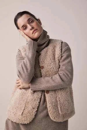 A MenteAmente Reversible Vest - Oatmeal Brown 1 A MenteAmente Reversible Vest - Oatmeal Brown