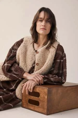 A MenteAmente Reversible Vest - Oatmeal Brown 7 A MenteAmente Reversible Vest - Oatmeal Brown - Image 7