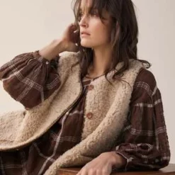 A MenteAmente Reversible Vest - Oatmeal Brown 21 A MenteAmente Reversible Vest - Oatmeal Brown -Outlet Lustro Wear Store Amente Reversible Vest Oatmeal Brown 20231013011531 2