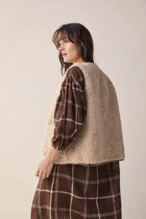 A MenteAmente Reversible Vest - Oatmeal Brown 9 A MenteAmente Reversible Vest - Oatmeal Brown - Image 9