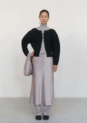 AMOMENTOAmomento Silky Long Skirt - Beige 8 AMOMENTOAmomento Silky Long Skirt - Beige - Image 8