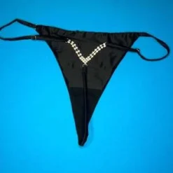 Fleur Du MalFleur Du Mal Crystal Luxe V-String - Black 7 Fleur Du MalFleur Du Mal Crystal Luxe V-String - Black -Outlet Lustro Wear Store Fleur Du Mal Crystal Luxe V String Black 20230203224425 2