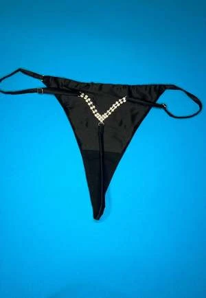 Fleur Du MalFleur Du Mal Crystal Luxe V-String - Black 3 Fleur Du MalFleur Du Mal Crystal Luxe V-String - Black - Image 3