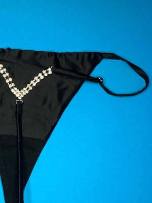 Fleur Du MalFleur Du Mal Crystal Luxe V-String - Black 1 Fleur Du MalFleur Du Mal Crystal Luxe V-String - Black