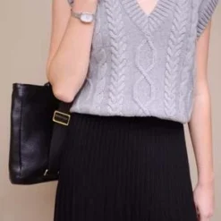 Oval SquarePowder Knit Vest - Gray