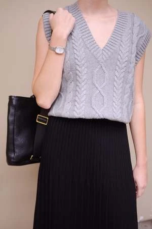 Oval SquarePowder Knit Vest - Gray 1 Oval SquarePowder Knit Vest - Gray